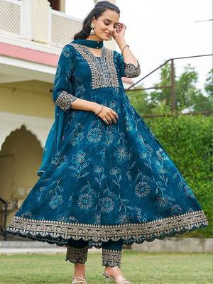women floral printed panelled thread work kurta with trousers & with dupatta 7