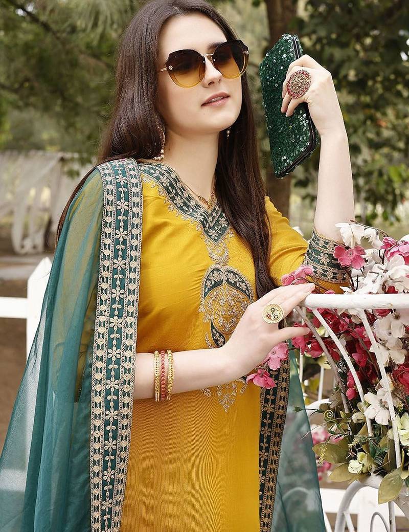 women paisley embroidered regular thread work chanderi cotton kurta set
