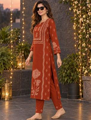 women ethnic motifs printed regular  cotton kurta with trousers & with dupatta 2