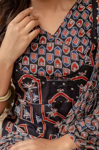 women ethnic motifs printed regular sequinned  cotton kurta with trousers & with dupatta