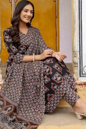 women ethnic motifs printed regular sequinned  cotton kurta with trousers & with dupatta