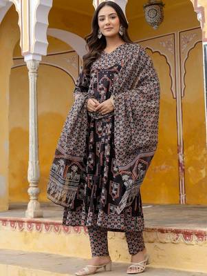 women ethnic motifs printed regular sequinned  cotton kurta with trousers & with dupatta 7
