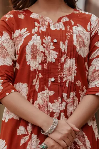 women floral printed pleated  cotton kurta with trousers & with dupatta