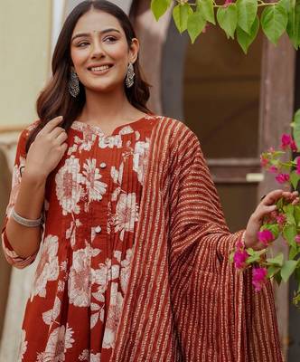 women floral printed pleated  cotton kurta with trousers & with dupatta 3