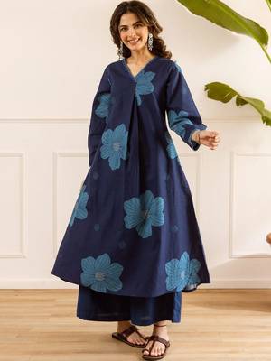 women floral printed regular  cotton kurta with palazzos 1