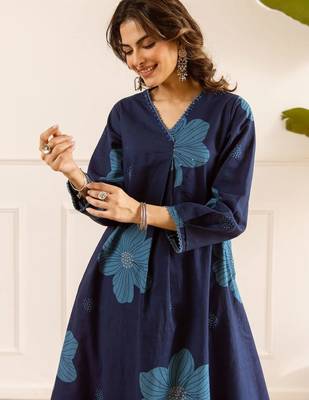 women floral printed regular  cotton kurta with palazzos 2
