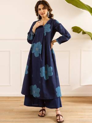 women floral printed regular  cotton kurta with palazzos 5