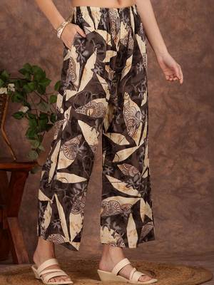 women ethnic motifs printed regular kurta with palazzos 4