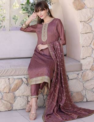 women ethnic motifs embroidered kurta with trousers & dupatta 6