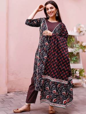 women floral printed regular  cotton kurta with trousers & with dupatta 1