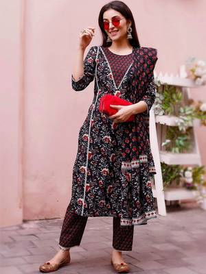 women floral printed regular  cotton kurta with trousers & with dupatta 5
