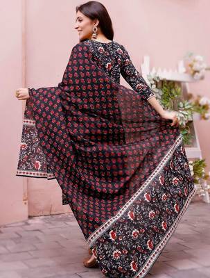 women floral printed regular  cotton kurta with trousers & with dupatta 7
