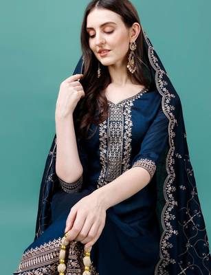 women ethnic motifs embroidered regular thread work kurta with trousers & with dupatta 3
