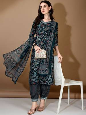 women floral printed regular thread work kurta with patiala & with dupatta 3