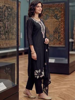 women ethnic motifs embroidered regular thread work chanderi cotton kurta with trousers & with 3