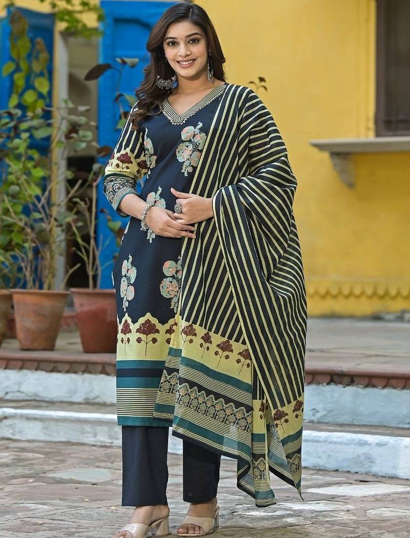 women floral printed sequinned  cotton kurta with trousers & with dupatta