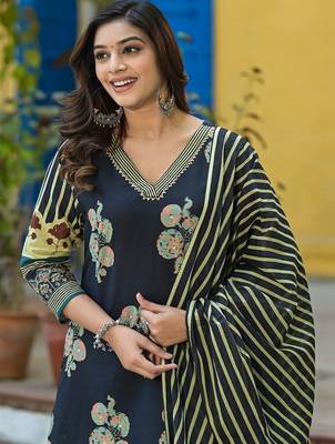 women floral printed sequinned  cotton kurta with trousers & with dupatta 2