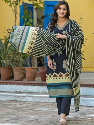 women floral printed sequinned  cotton kurta with trousers & with dupatta 3