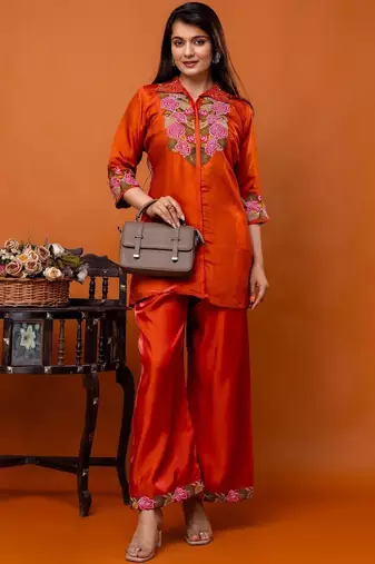 women floral embroidered regular thread work kurta with palazzos