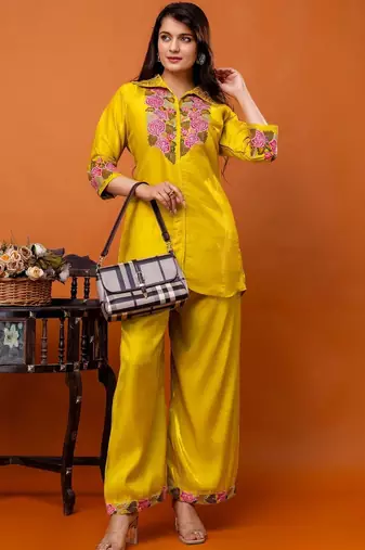 women floral embroidered regular thread work kurta with palazzos