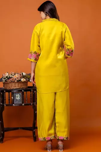 women floral embroidered regular thread work kurta with palazzos