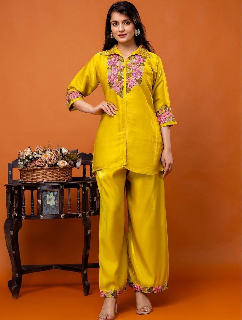 women floral embroidered regular thread work kurta with palazzos