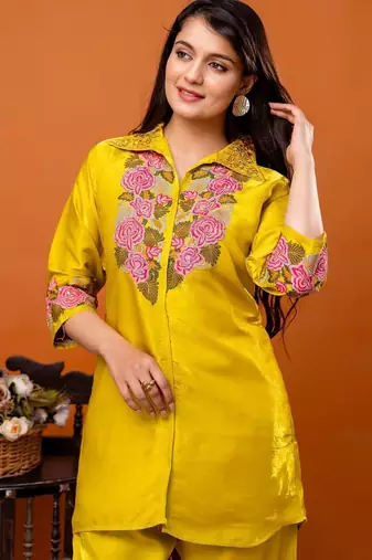 women floral embroidered regular thread work kurta with palazzos