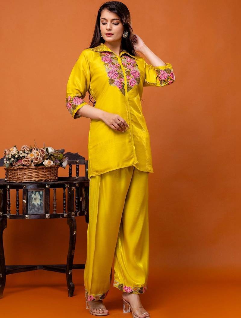 women floral embroidered regular thread work kurta with palazzos