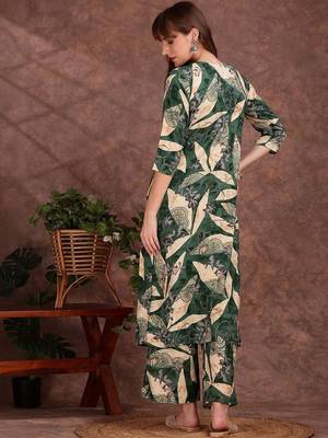 women ethnic motifs printed regular kurta with palazzos 5