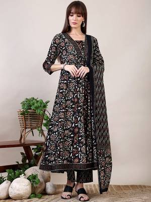 women floral printed empire kurta with trousers & with dupatta 1
