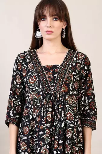 women floral printed empire kurta with trousers & with dupatta