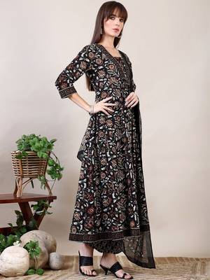 women floral printed empire kurta with trousers & with dupatta 7