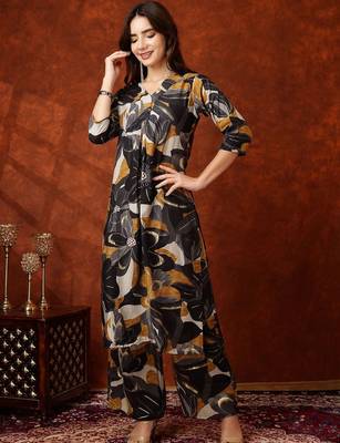 women floral printed regular kurta with palazzos 1