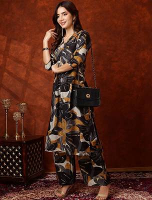 women floral printed regular kurta with palazzos 3