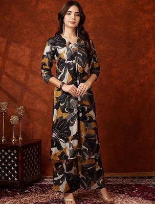 women floral printed regular kurta with palazzos 5