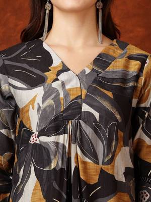 women floral printed regular kurta with palazzos 7