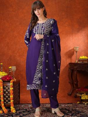women floral embroidered regular thread work chanderi cotton kurta with trousers & with dupatta 1