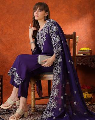 women floral embroidered regular thread work chanderi cotton kurta with trousers & with dupatta 4
