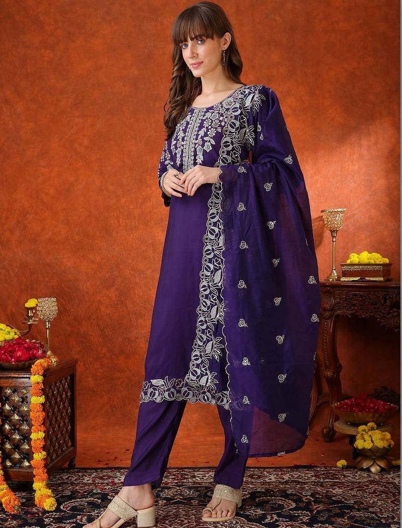 women floral embroidered regular thread work chanderi cotton kurta with trousers & with dupatta
