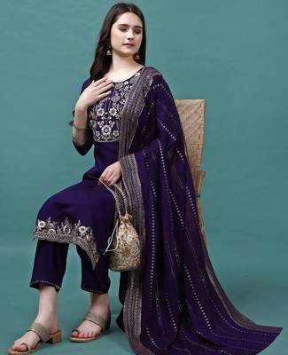 embroidered round neck zari chanderi silk kurta with trousers & dupatta 5