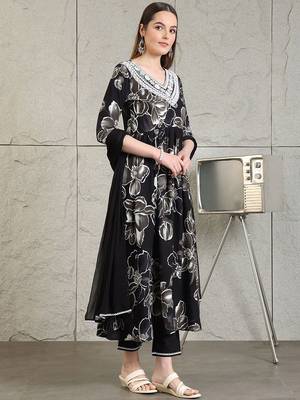 women floral embroidered pleated kurta & trousers with dupatta 4