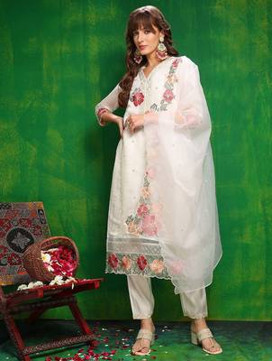 women embroidered thread work chanderi silk kurta with trousers & dupatta 3