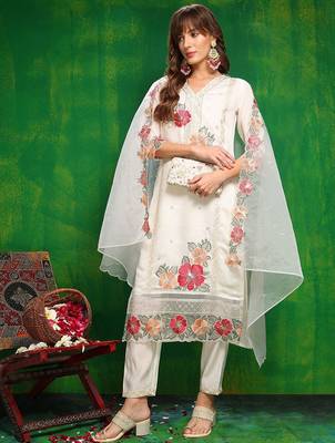 women embroidered thread work chanderi silk kurta with trousers & dupatta 5