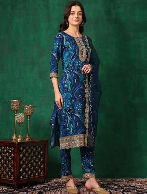women floral embroidered kurta with trousers & dupatta 3