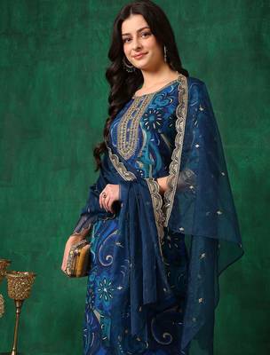 women floral embroidered kurta with trousers & dupatta 7
