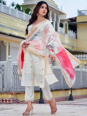floral embroidered regular chanderi cotton kurta with trousers with dupatta 4
