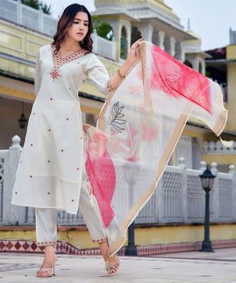floral embroidered regular chanderi cotton kurta with trousers with dupatta 6