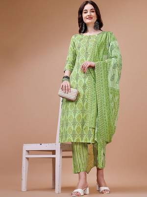 women ethnic motifs printed kurta with trousers & with dupatta 1