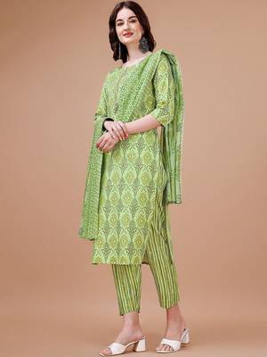 women ethnic motifs printed kurta with trousers & with dupatta 5