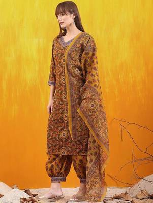 women ethnic motifs printed regular kurta with patiala & with dupatta 6